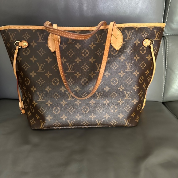Louis Vuitton Neverfull MM - Picture 3 of 9